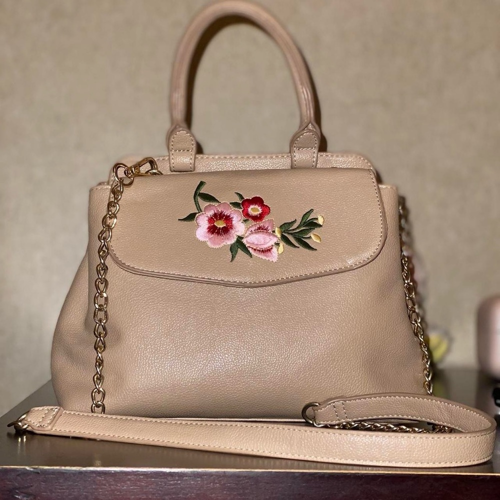 LD Floral embroidered handbag with attachable strap, never used.